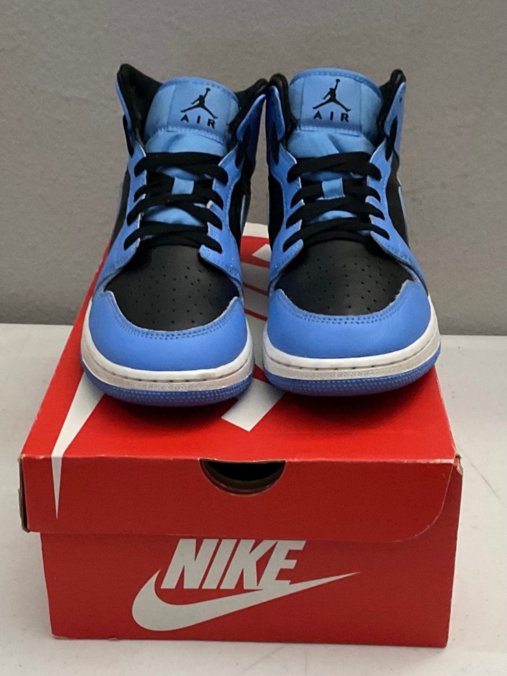 Nike Air Jordan 1 Retro Mid (GS) University Blue DA8423-401.